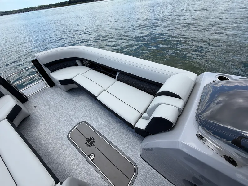 Slide: The Image of Harris GRAND MARINER 250 2026 - 21