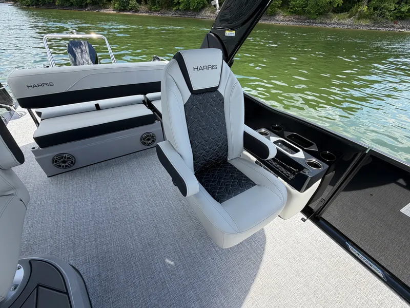 Slide: The Image of Harris GRAND MARINER 250 2026 - 23