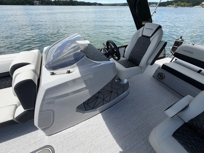 Slide: The Image of Harris GRAND MARINER 250 2026 - 24