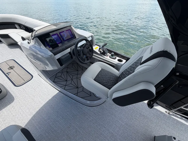 Slide: The Image of Harris GRAND MARINER 250 2026 - 25