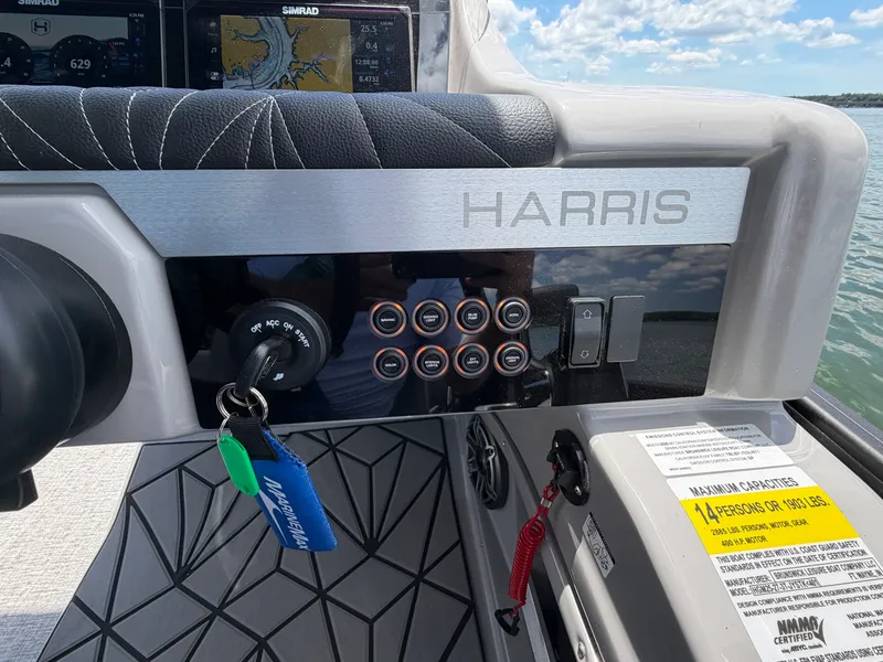 Slide: The Image of Harris GRAND MARINER 250 2026 - 28