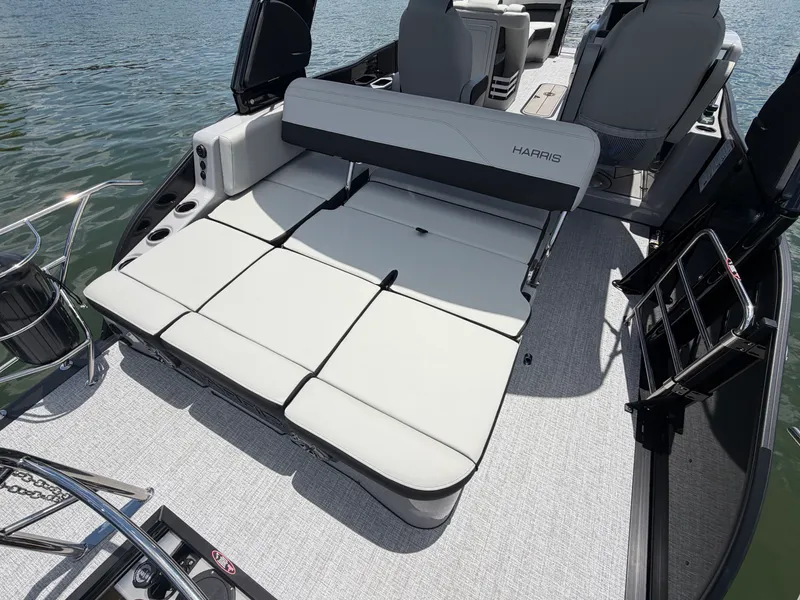 Slide: The Image of Harris GRAND MARINER 250 2026 - 31