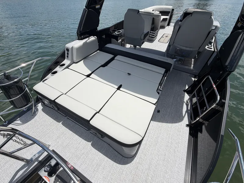 Slide: The Image of Harris GRAND MARINER 250 2026 - 32