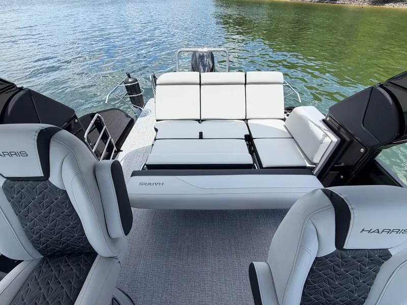 Slide: The Image of Harris GRAND MARINER 250 2026 - 33