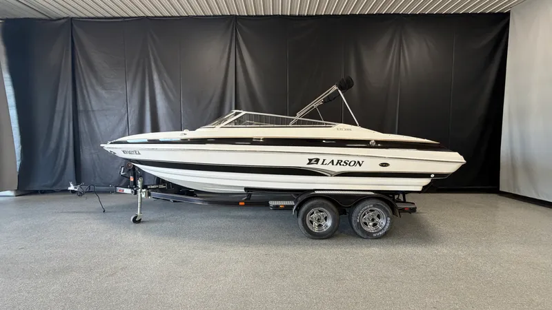The Image of Larson 228 LXI 2005 - 0