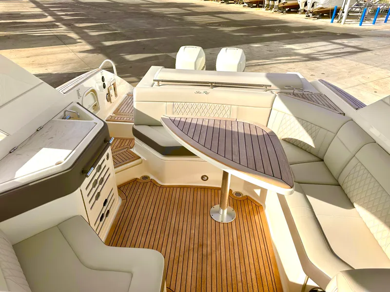 Slide: The Image of Sea Ray 310 SLX OB 2022 - 22