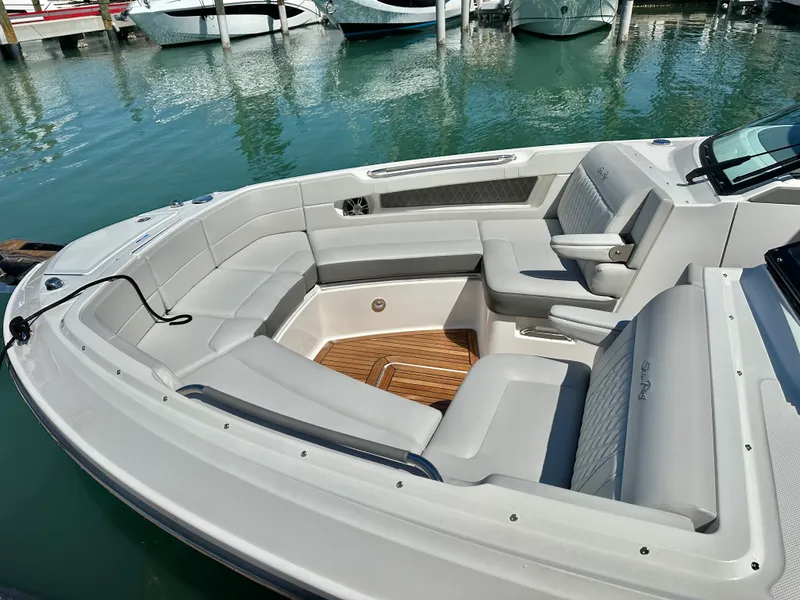 Slide: The Image of Sea Ray 310 SLX OB 2022 - 9