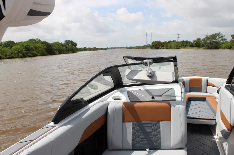 Slide: The Image of Malibu 26LSV 2024 - 17