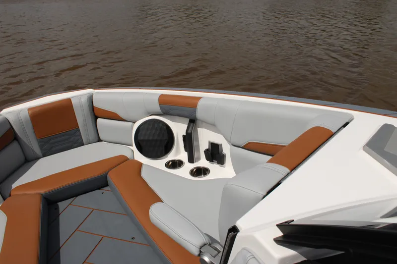Slide: The Image of Malibu 26LSV 2024 - 15