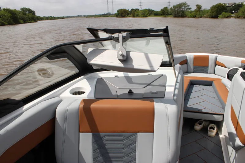 Slide: The Image of Malibu 26LSV 2024 - 16