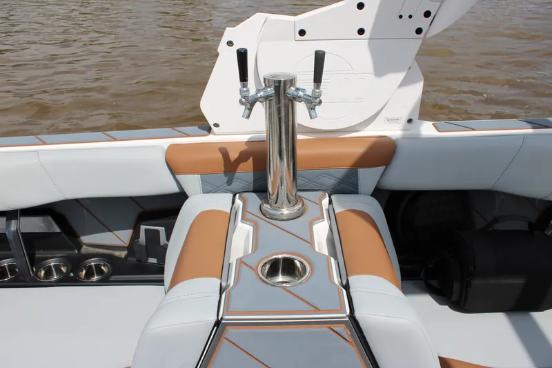 Slide: The Image of Malibu 26LSV 2024 - 44