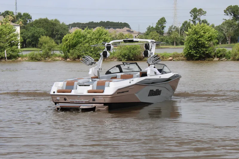 Slide: The Image of Malibu 26LSV 2024 - 4