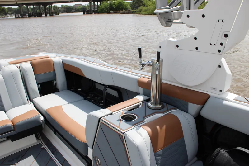 Slide: The Image of Malibu 26LSV 2024 - 57