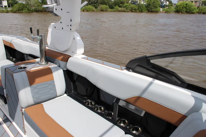 Slide: The Image of Malibu 26LSV 2024 - 28