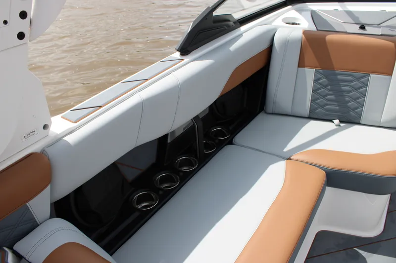 Slide: The Image of Malibu 26LSV 2024 - 22