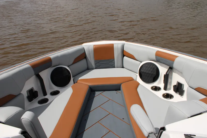 Slide: The Image of Malibu 26LSV 2024 - 14