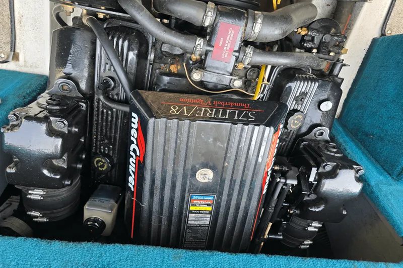 Slide: The Image of Sea Ray 230 OVERNIGHTER 1996 - 15