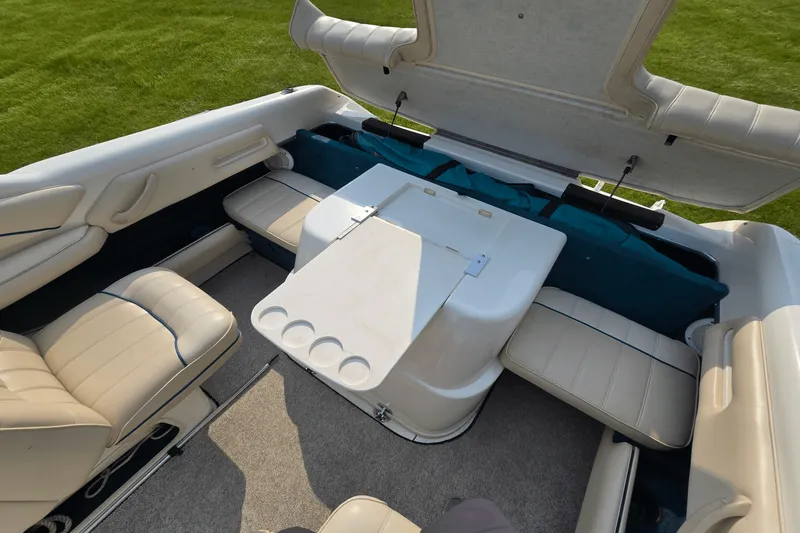 Slide: The Image of Sea Ray 230 OVERNIGHTER 1996 - 16