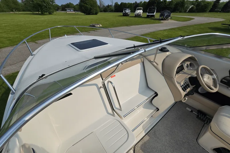 Slide: The Image of Sea Ray 230 OVERNIGHTER 1996 - 23