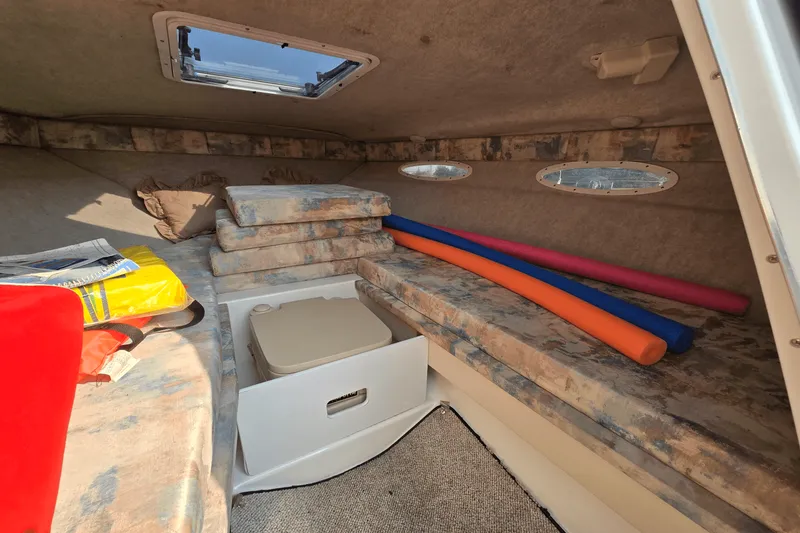 Slide: The Image of Sea Ray 230 OVERNIGHTER 1996 - 27