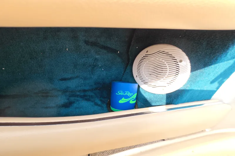 Slide: The Image of Sea Ray 230 OVERNIGHTER 1996 - 29