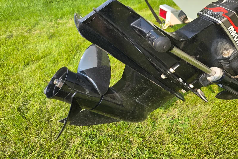 Slide: The Image of Sea Ray 230 OVERNIGHTER 1996 - 37