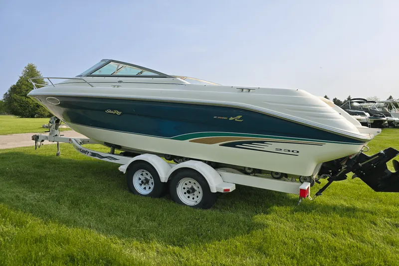 Slide: The Image of Sea Ray 230 OVERNIGHTER 1996 - 4
