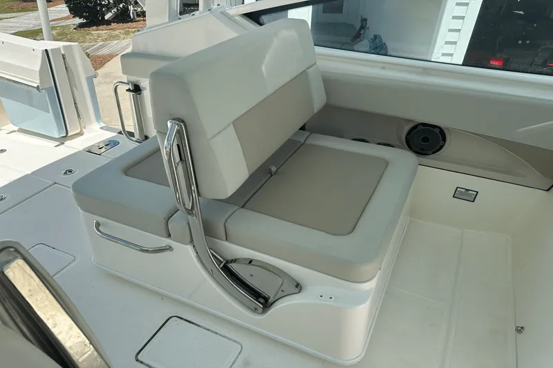 Slide: The Image of Boston Whaler 280 VANTAGE 2022 - 10