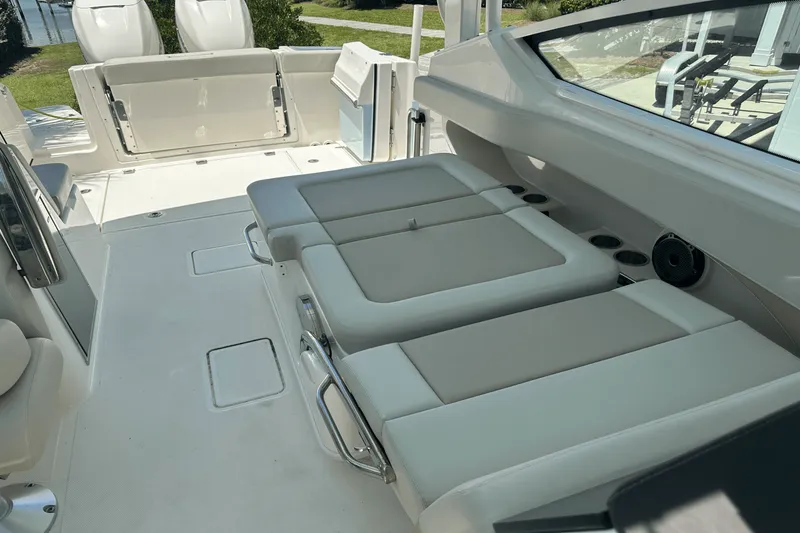 Slide: The Image of Boston Whaler 280 VANTAGE 2022 - 11