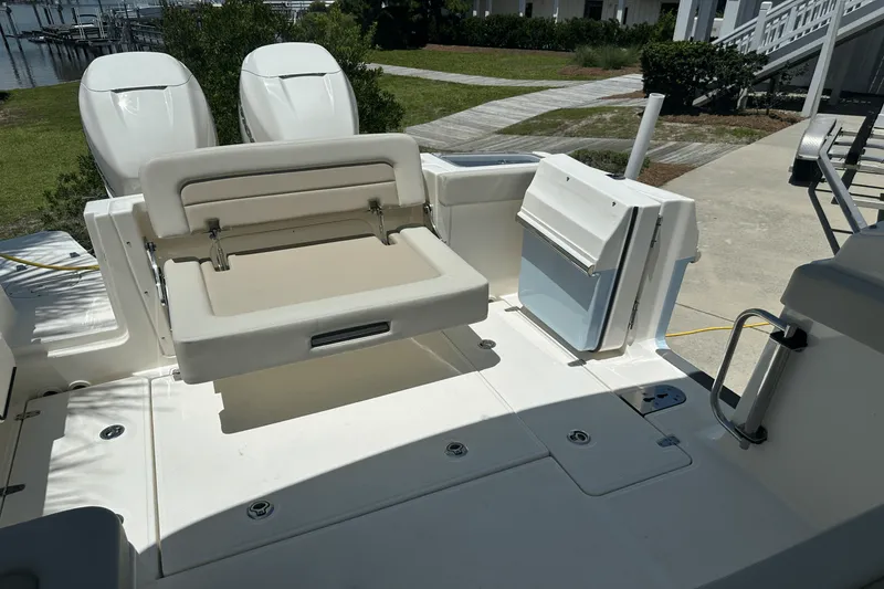 Slide: The Image of Boston Whaler 280 VANTAGE 2022 - 12