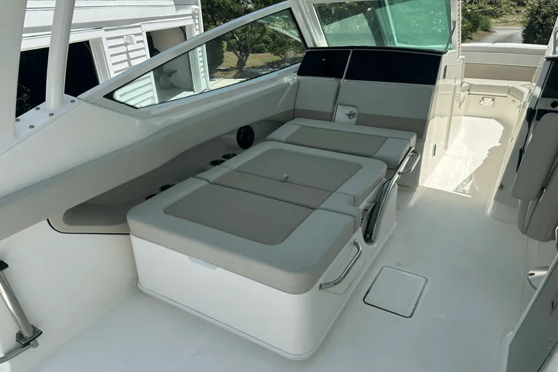 Slide: The Image of Boston Whaler 280 VANTAGE 2022 - 13