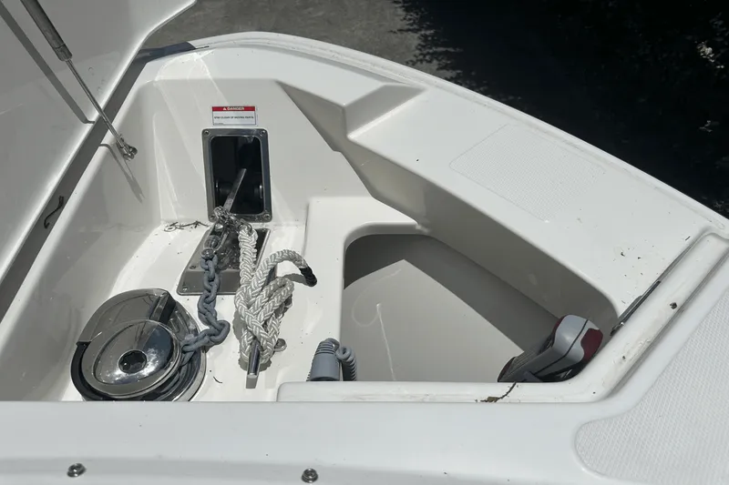 Slide: The Image of Boston Whaler 280 VANTAGE 2022 - 18