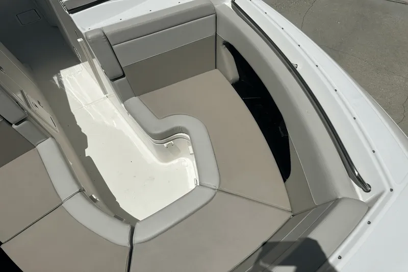 Slide: The Image of Boston Whaler 280 VANTAGE 2022 - 20