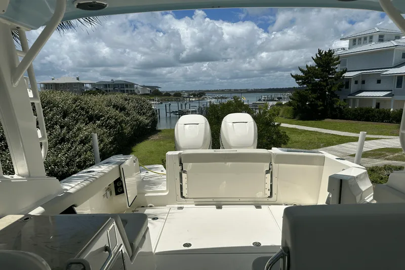Slide: The Image of Boston Whaler 280 VANTAGE 2022 - 23