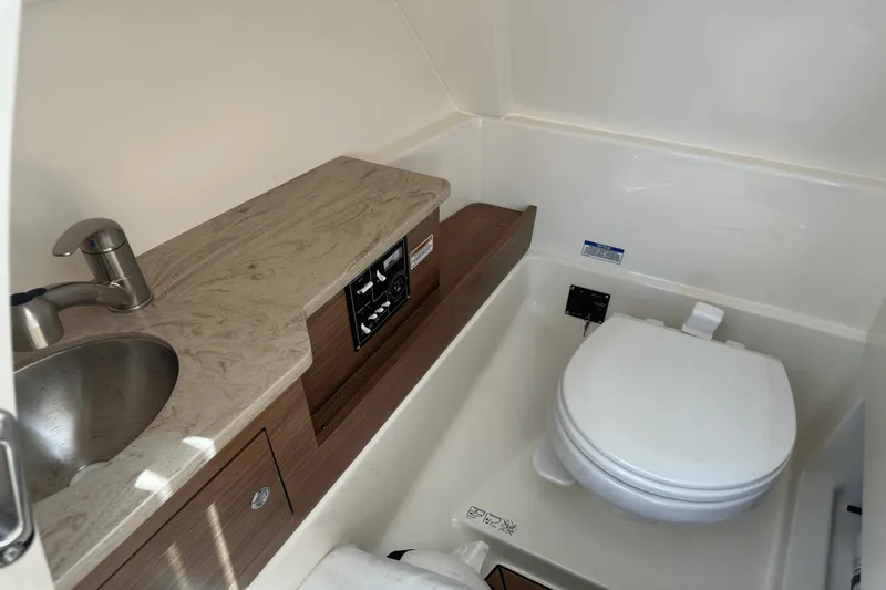 Slide: The Image of Boston Whaler 280 VANTAGE 2022 - 27