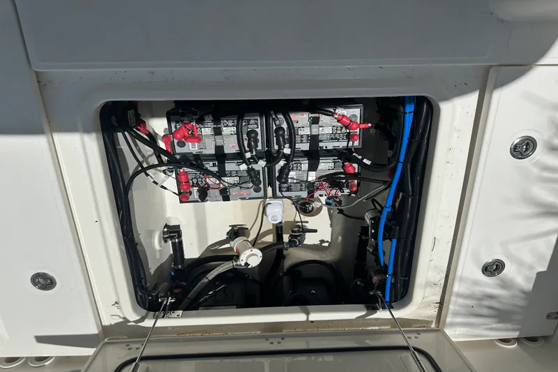 Slide: The Image of Boston Whaler 280 VANTAGE 2022 - 30