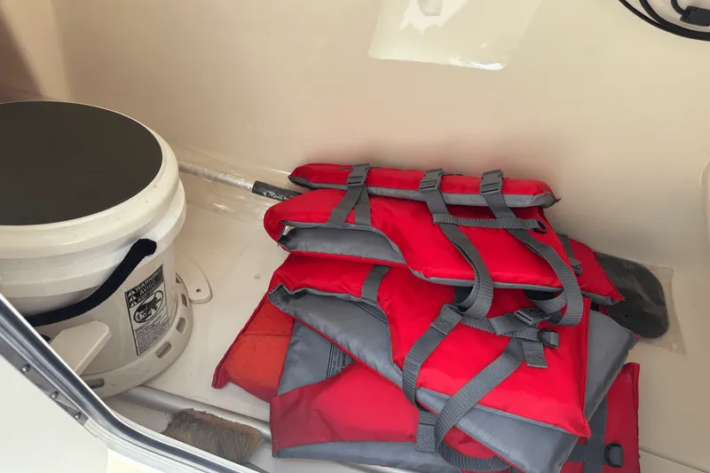 Slide: The Image of Boston Whaler 280 VANTAGE 2022 - 31