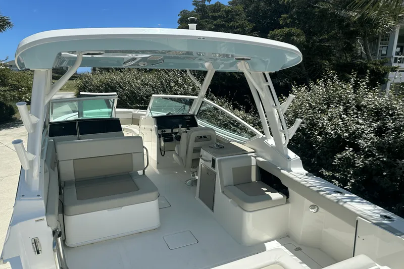 Slide: The Image of Boston Whaler 280 VANTAGE 2022 - 7