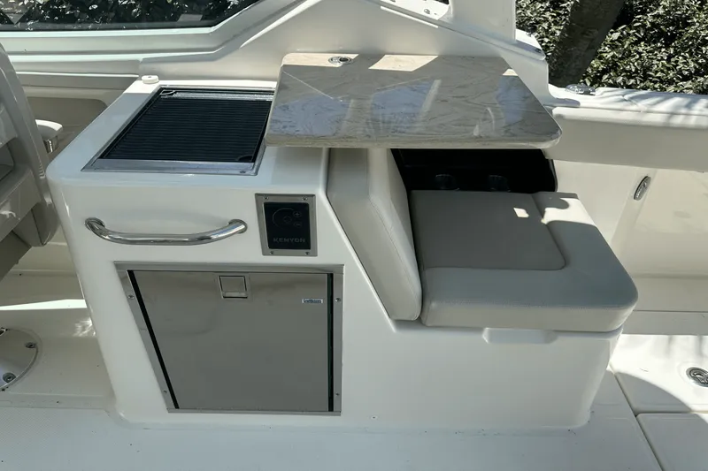 Slide: The Image of Boston Whaler 280 VANTAGE 2022 - 9