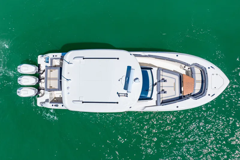 Slide: The Image of Boston Whaler 350 Realm 2025 - 18