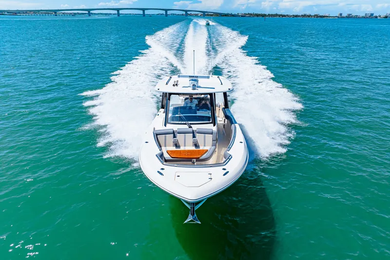 Slide: The Image of Boston Whaler 350 Realm 2025 - 26