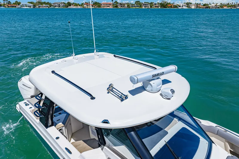 Slide: The Image of Boston Whaler 350 Realm 2025 - 31