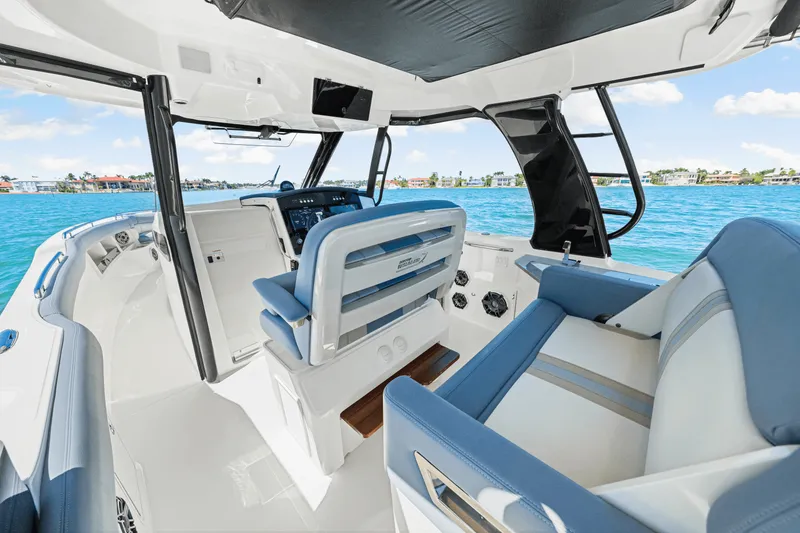 Slide: The Image of Boston Whaler 350 Realm 2025 - 33