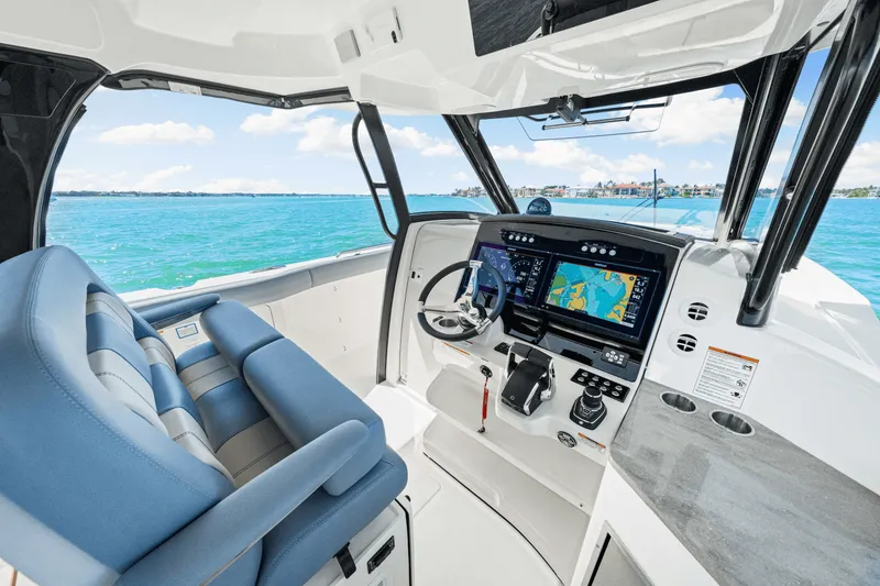 Slide: The Image of Boston Whaler 350 Realm 2025 - 45