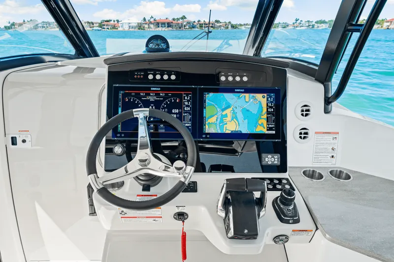 Slide: The Image of Boston Whaler 350 Realm 2025 - 46