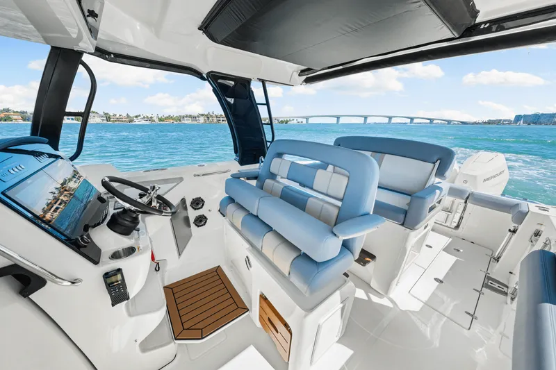 Slide: The Image of Boston Whaler 350 Realm 2025 - 47