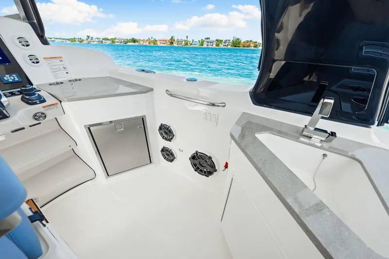 Slide: The Image of Boston Whaler 350 Realm 2025 - 48