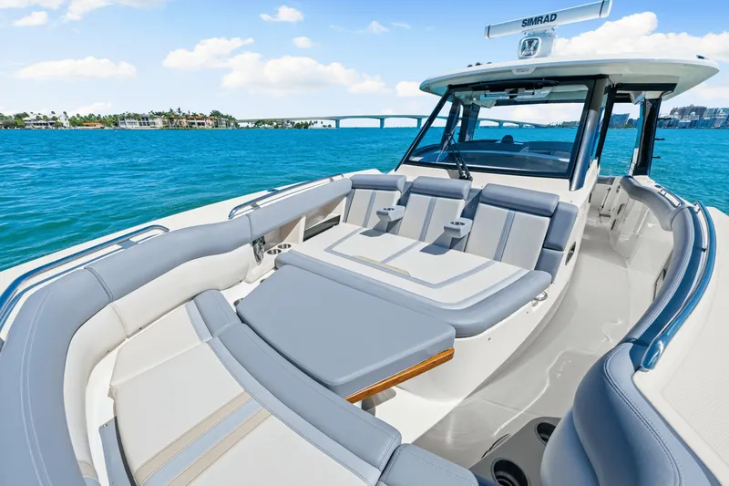 Slide: The Image of Boston Whaler 350 Realm 2025 - 52