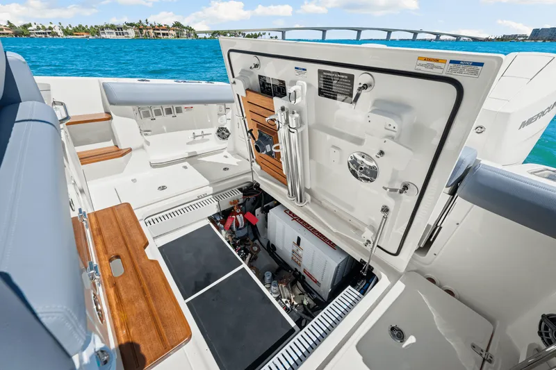 Slide: The Image of Boston Whaler 350 Realm 2025 - 61
