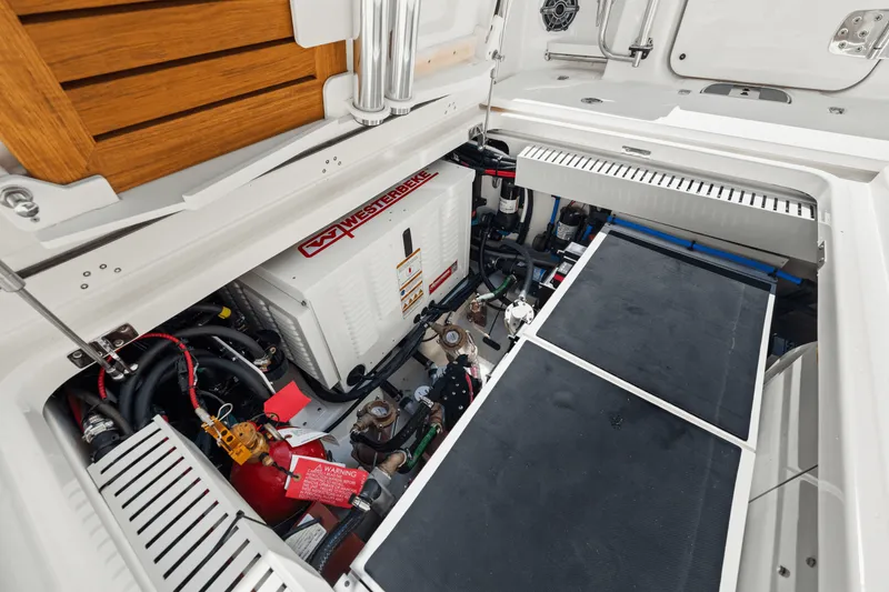 Slide: The Image of Boston Whaler 350 Realm 2025 - 62